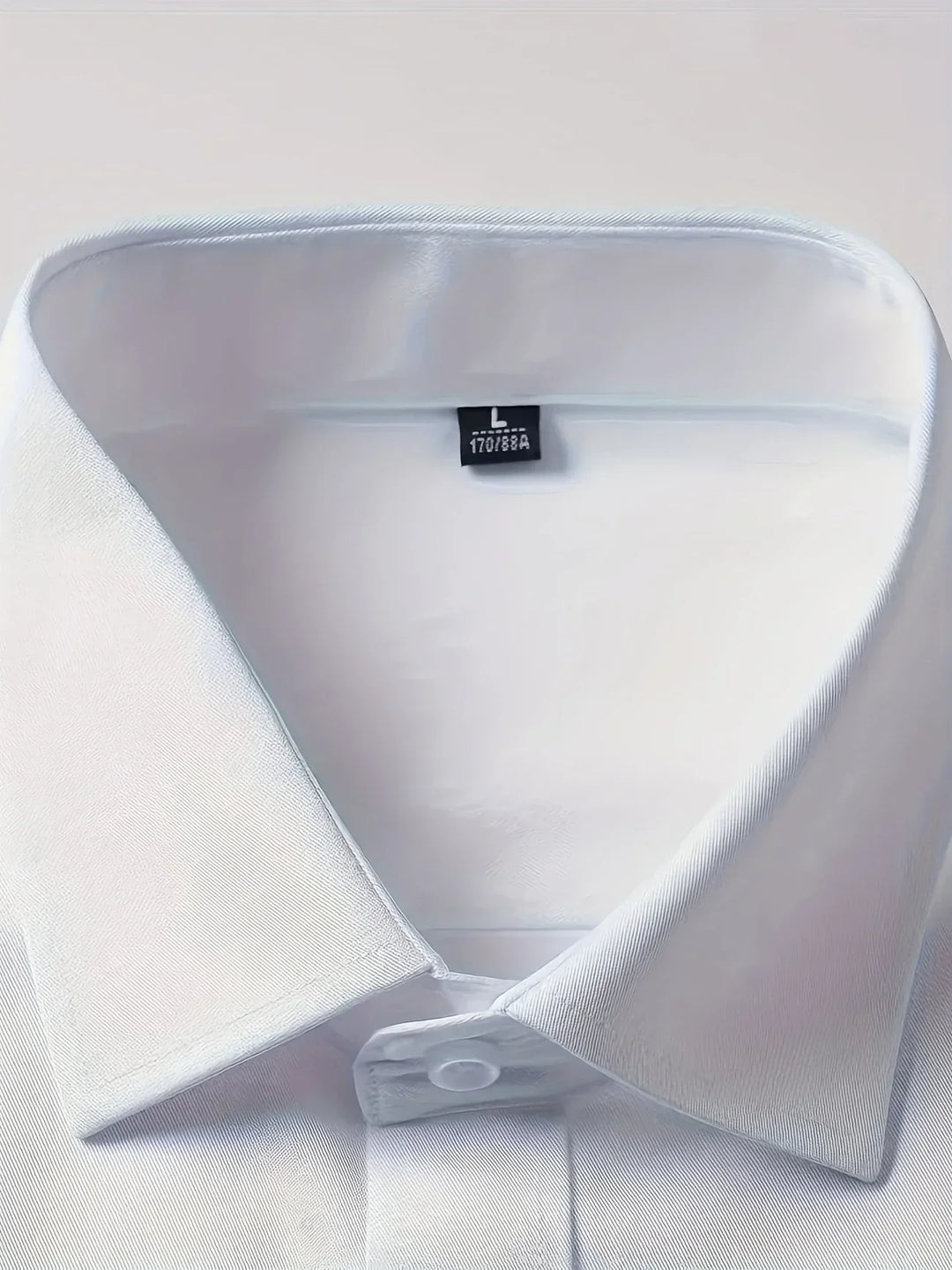 Chemise élégante à manches longues avec boutons