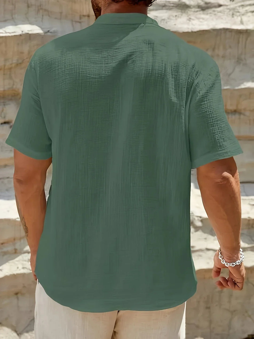 Chemise d’été élégante à col montant
