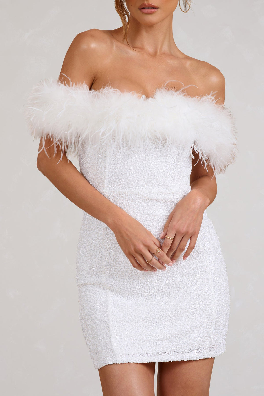 Robe à pailettes avec plumes