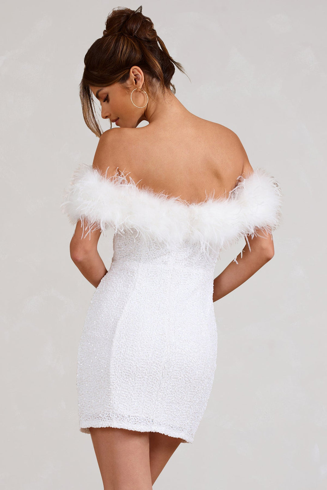 Robe à pailettes avec plumes